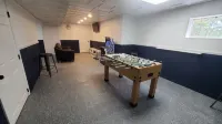 新近翻修度假屋，設有遊戲室 - Wi-Fi
