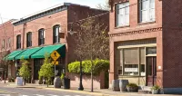 All New! Maison Monroe in Carlton - Bungalows