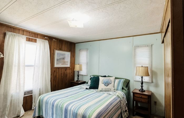 NOW BOOKING FOR WINTER! CUTE….COZY….COASTAL!! Quiet Neighborhood!