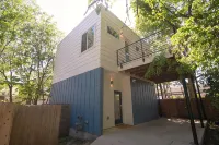 2 Minutes to UT & 8 min to Downtown: Pets OK + Free Bkfast & Coffee - Bungalows