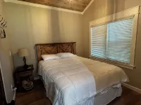 Merlot- 2 Bedroom Cottages Near Jones Von Drehle Hotels in Traphill