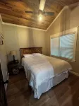 Merlot- 2 Bedroom Cottages Near Jones Von Drehle - Homestays