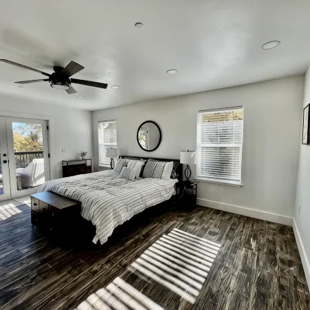 Ultimate Group Getaway: Swimming Pool, Game Room, Bocce & Mountain Views!