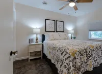 Betz Bungalow - Norton Shores - Homestays