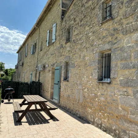 Uzès: "L'Olivier" Apartment in a Country House, 10 Minutes on Foot from downtown—July Discount