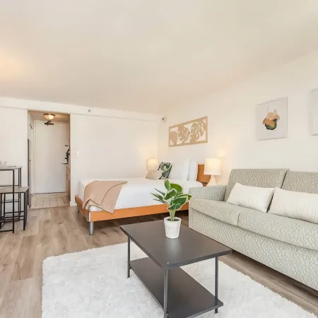 @marbella Lane - Stylish Island Stay w/ City Views