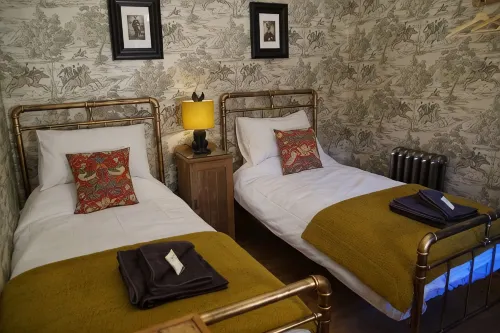 Unique 19th century historic, 2 bedroom apartment. - Hot Tub