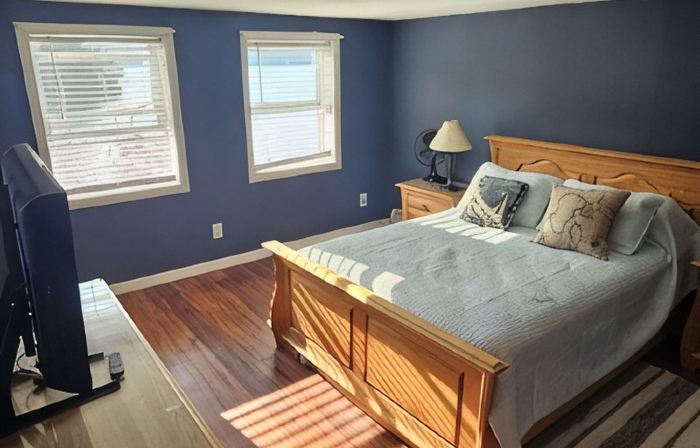 Cozy Lake Front home for Boating, fishing, winter sports, and gorgeous views,