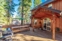Charming Dog-Friendly Lake Tahoe Cabin – Hot Tub, Pool Table & Walk to Beach - 3つ星