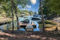 New waterfront house on Lake Norman/private dock - Homestays