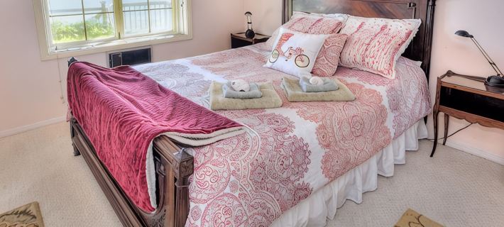 Stunning Beach Suite, great mountain & water views, near downtown Winslow, Cozy. Hotels in Kitsap County