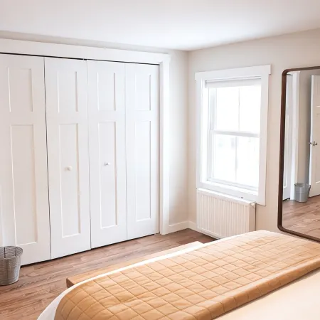 Spacious and Bright Downtown APT with River View
