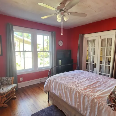 Charming Mt Dora 2 Bedroom Home - 1 Mile from Historic Downtown!