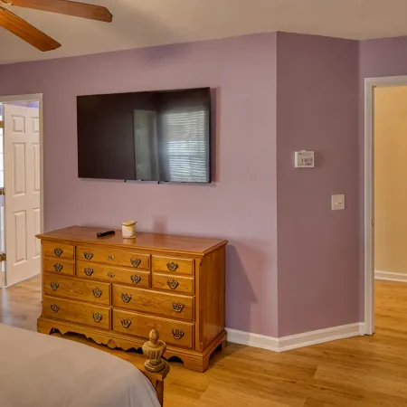 Large private 4 BR home near SAV airport with TV in every bedroom