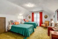 Huge 1960s Style Family and Pet Friendly Home - Homestays