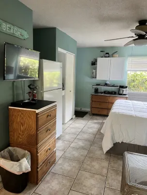 Princeville Delight! COLD A/C, Sleeps 4, Pool & Jacuzzi, Private Lanai & Space - 3-Star