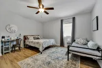 Comfy Cottage Walking Steps From Shopping/Dining/Taproom/Spa - 4-Star