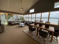 翻新馬丁湖畔帕克溪開闊湖景度假屋 - 民宿