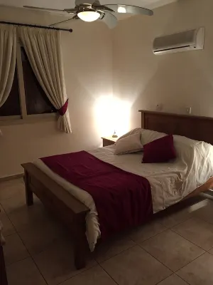 2 Bedroom Ground Floor Apartment Close to Shops, Restaurants, Old Town and beach - 2-Star