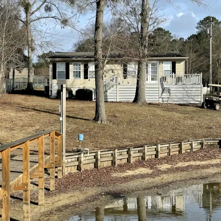 Lakefront, private dock, boat access