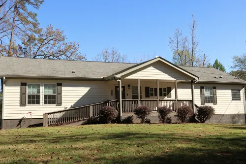 Spend Lake Daze at Lake Sinclair retreat w/ renovated basement and private dock! - 3-Star
