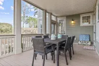Lake Oconee Getaway.  Spacious family & pet-friendly retreat in gated community - 4-Star