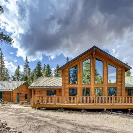 Spacious cabin with hot tub in a nicely treed area, close to many attractions