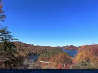 SPARKLING WATERS RETREAT!! BIG Lake Glenville, lake and mtn views!CLOSE TO TOWN - Boutique