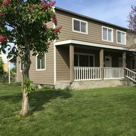 Home away from home. Clean and cozy 3 bedroom, 1 bath in Richland, WA