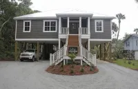 SEABATICAL. Lovely beach house steps to the beach with private pool - 수영장