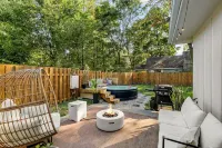 White Guesthouse with a Pool - homestay