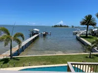 Waterfront Studio with pool and boat dock - 4 stjerner