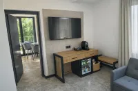 Raya Boutique - 2-Star