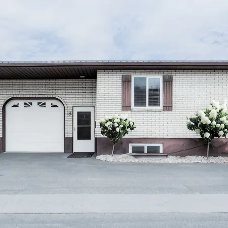 GORGEOUS Autumn Arbor Condo - 2 Blks BYUI,, 2 Car Garage, 2 Bed, 2 Bath, Office