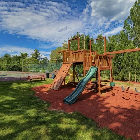 Adorable, updated condo.  Walk to Weirs Beach. Near Bank of N.H.Pavilion.