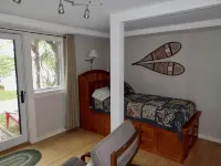 Beautifully appointed lake-view cottage with dock access - Homestays