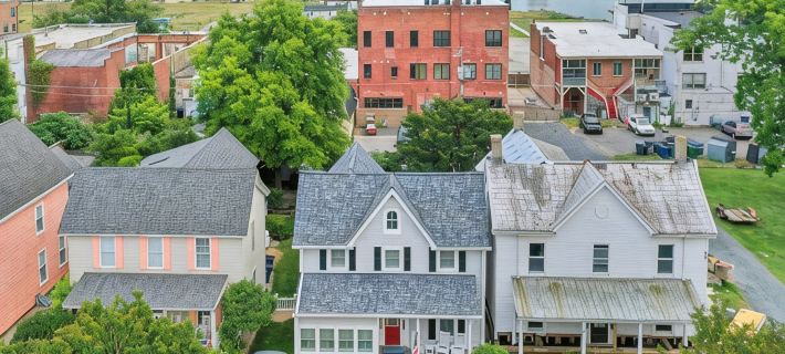 2 Blocks to Beach, Dog Friendly, Fenced Yard, Firepit, Fireplace,Renovated Hotels in Cape Charles