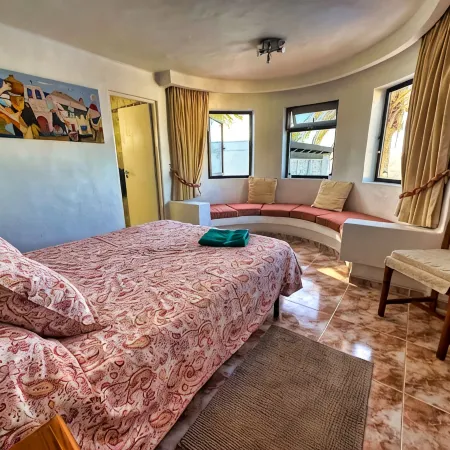 Spectacular rental home - Ocean and mountain view. Heated pool. Sleeps 6