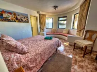 Spectacular rental home - Ocean and mountain view. Heated pool. Sleeps 6 - Private Pools
