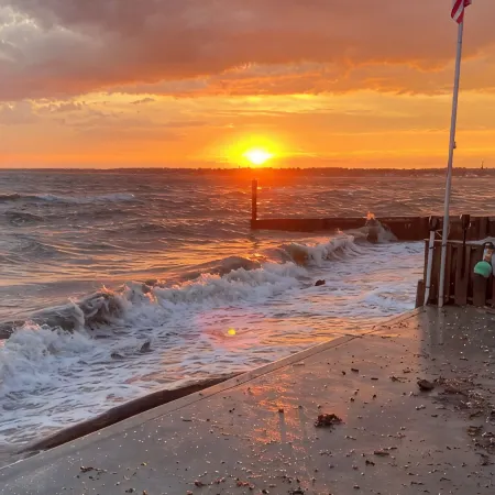 Waterfront oasis 4 bdr house in Old Saybrook direct waterfront amazing sunsets