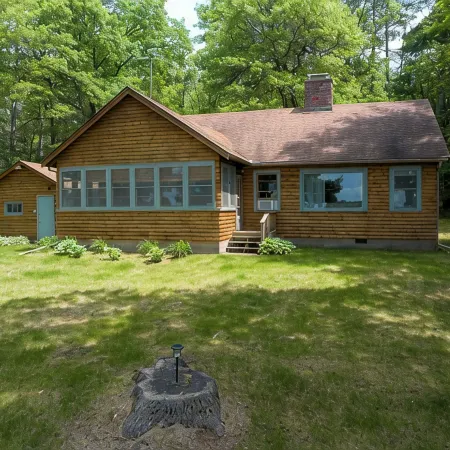 The Cabin- cozy cottage on the sandy shores of the Chippewa Flowage