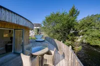 Otters Holt  Circular Riverside Retreat with Hot Tub - 民泊