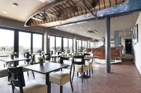 Beachhouse Hotel - parking