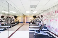 Crowne Plaza EDISON by IHG - Gym