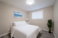 Completely Renovated Home in Parry Sound,with Full Kitchen, Laundry & Gazebo! - 3-نجوم