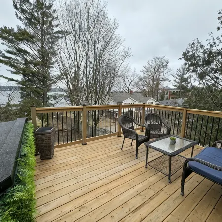Cottage W LAKE VIEWS, beside waterfront trail and steps from beach