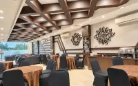 Royal Global Hotel - 바