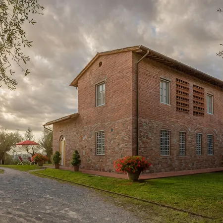 La Principessa  Tuscan farmhouse with pool on wine road of Montecarlo-Lucca
