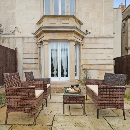 4BD/3Bath/2Car Drive/Garden/Games room/Nr Hospital