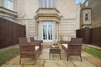 4BD/3Bath/2Car Drive/Garden/Games room/Nr Hospital - 3-نجوم